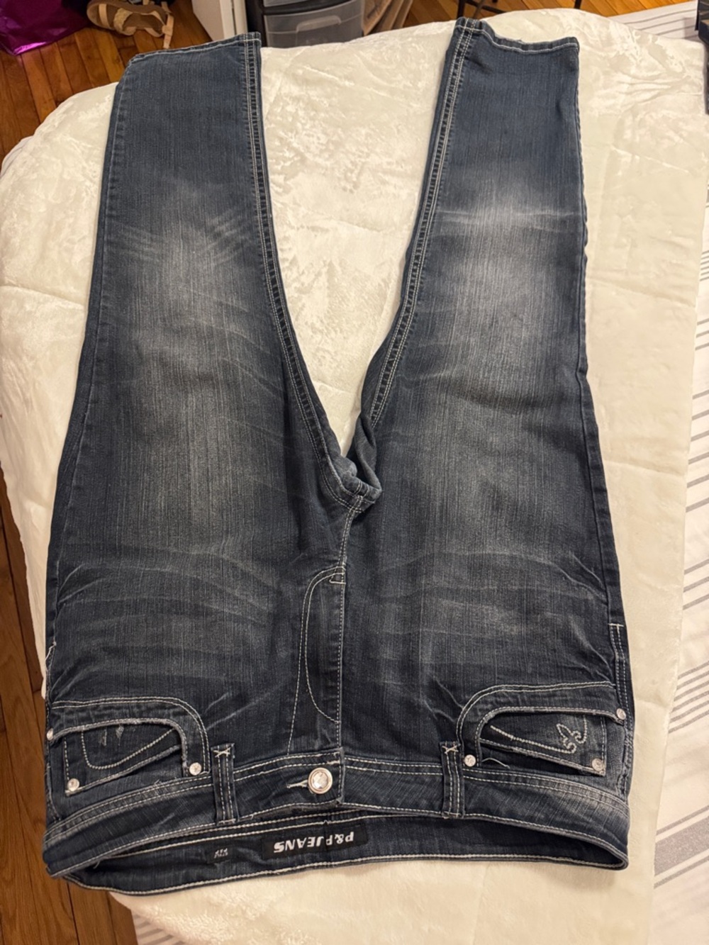 Women's Medium Wash Straight-Leg Jeans